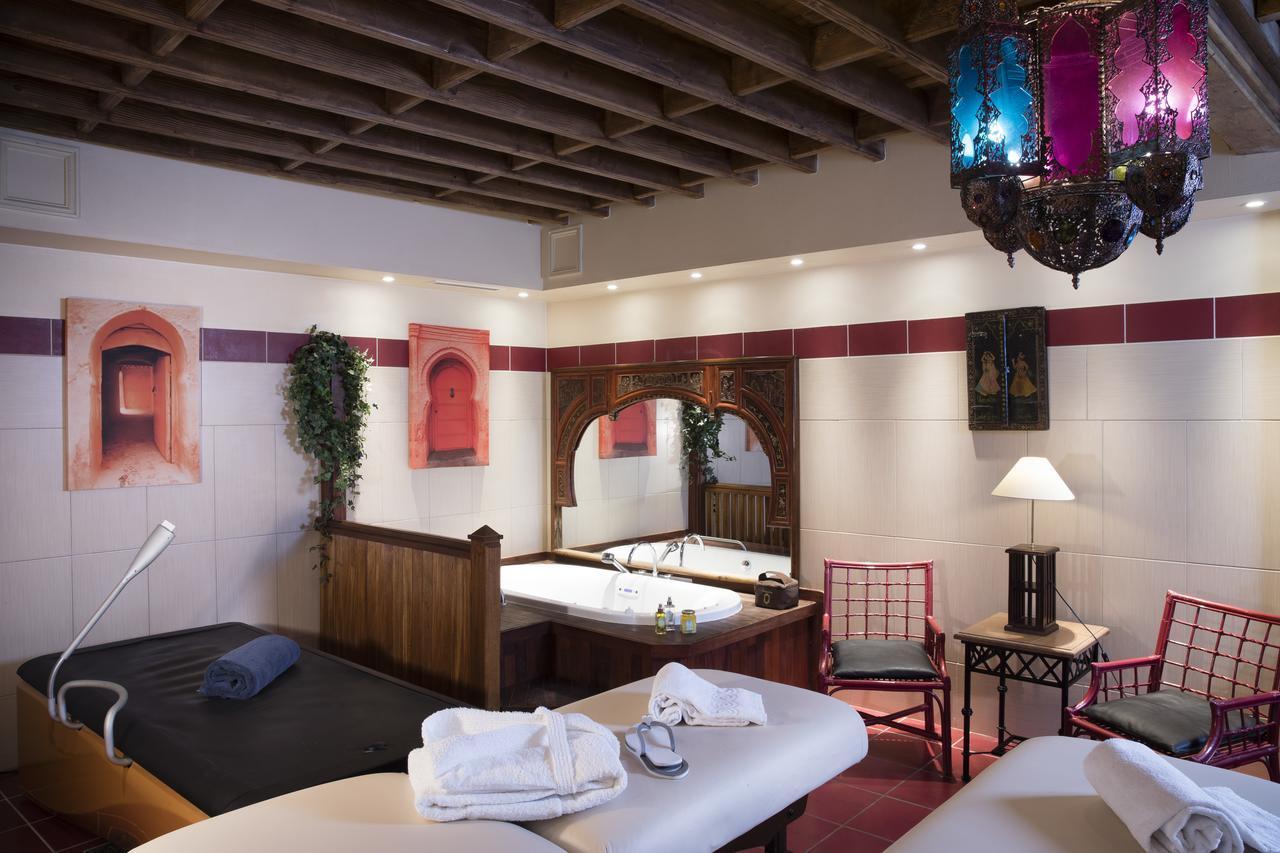 Hotel Et Spa Le Lion D'Or Pont-Évêque المظهر الخارجي الصورة